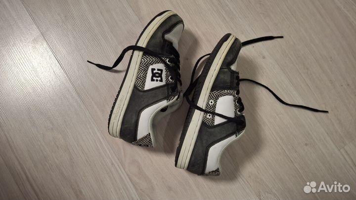 Кроссовки женские