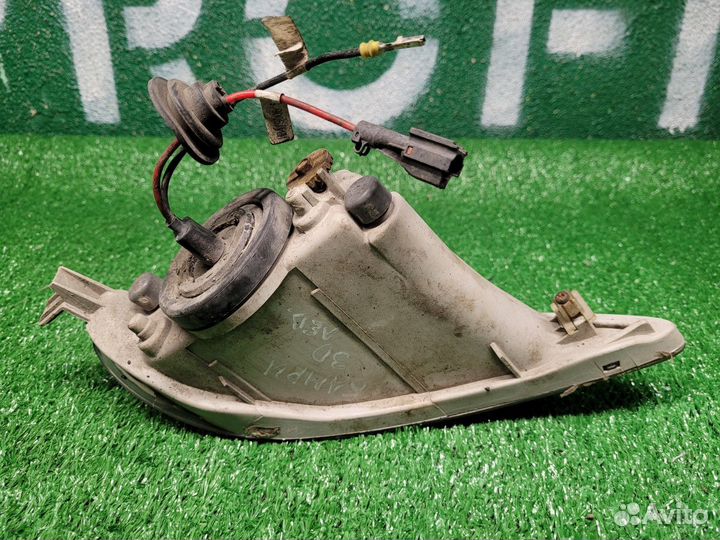 Фара противотуманная левая Toyota Camry 30