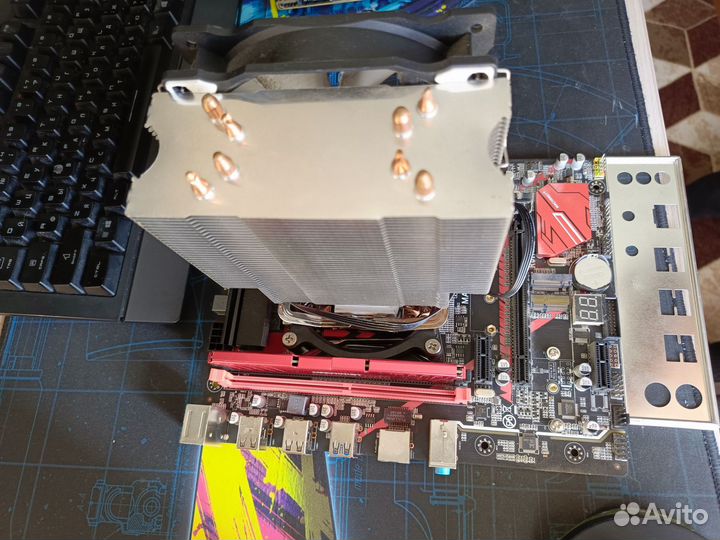 Материнская плата с процессором и памятью