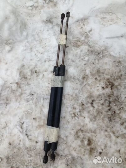 Амартизатор хлопушку на VWT4 за штуку