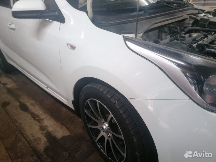 Дверь и крыло