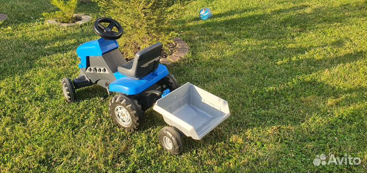 Детская каталка трактор Turbo с педалями