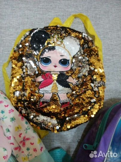 Рюкзаки, сумочка и зонтик