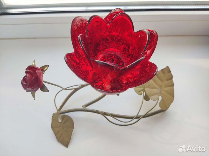 Подсвечник под бронзу цветы красный