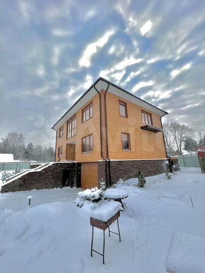 Дом 374 м² на участке 15,5 сот.