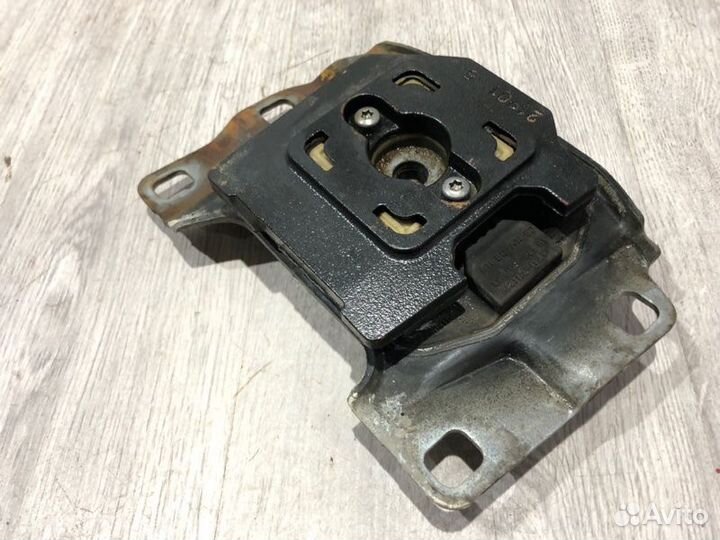 Опора кпп верхня Ford Focus 3 pnda 2011