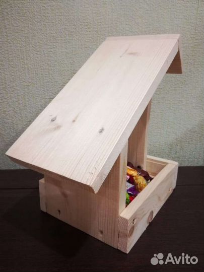 Кормушка для птиц из дерева