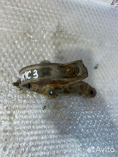 Кронштейн привода правый Ford Focus 3