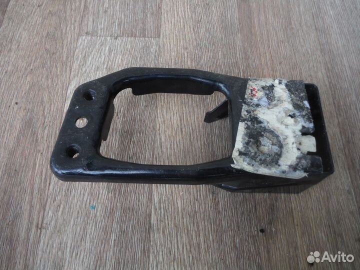 Кронштейн лонжерона правого Porsche Cayenne 958