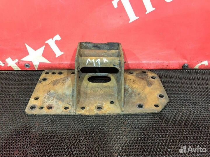 Кронштейн траверсы рамы правый