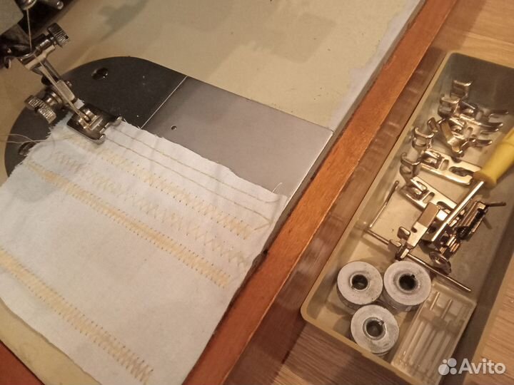 Швейная машина Чайка