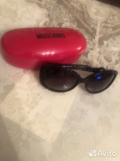 Солнцезащитные очки moschino