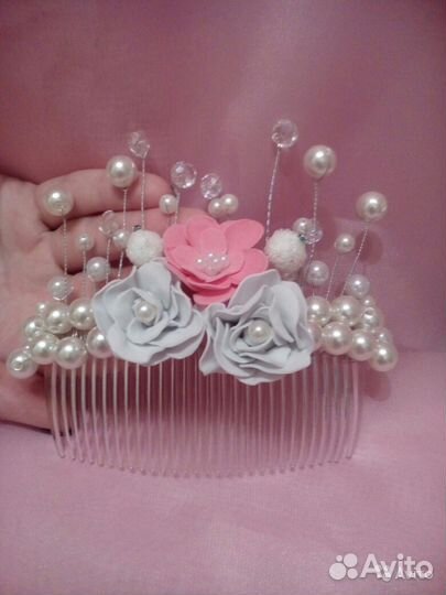 Гребень с иск. жемчугом и цветами из фоамирана