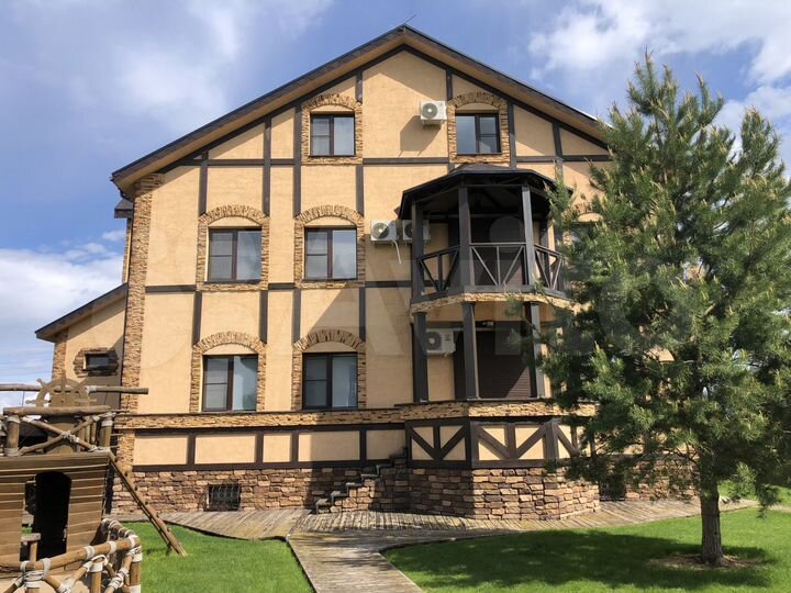 Коттедж 495 м² на участке 48 сот.