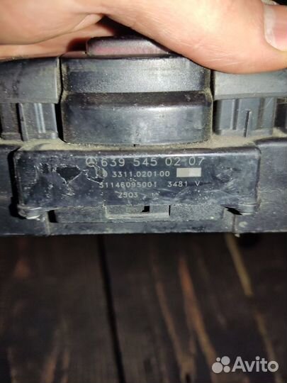 Блок кнопок в торпедо mercedes-benz Vito W639