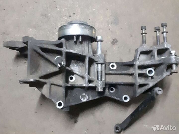 Кронштейн генератора ауди а6 с4