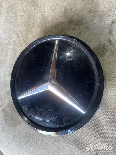 Эмблема на решетку mercedes
