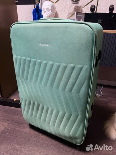 Чемодан на колесах большой