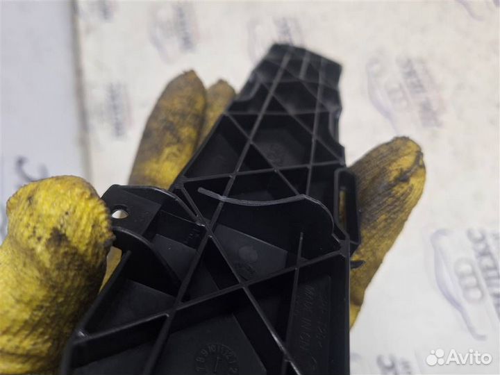 Крышка салонного фильтра VW Tiguan 2007-2011