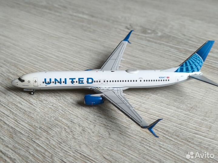 Модель самолета Boeing 737-900, United, 1\400