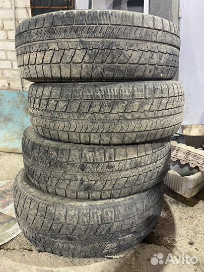 Bridgestone Blizzak VRX 215/65 R16 98S