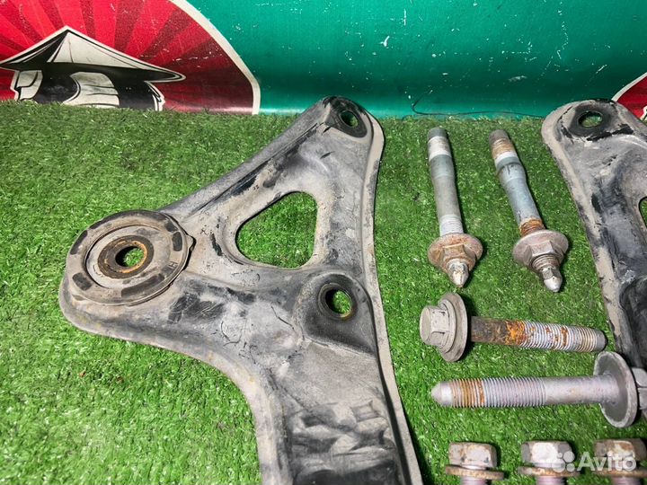 Комплект крепления балки передний Toyota Avensis