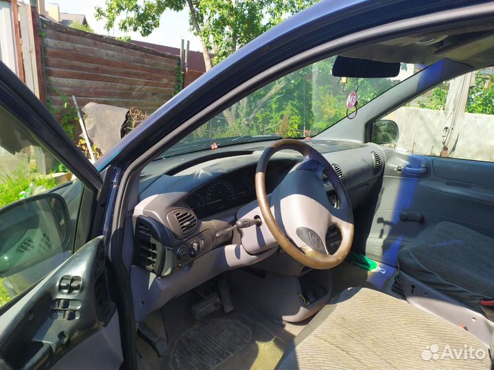 Chrysler Voyager 2.4 AT, 2000, битый, 320 000 км