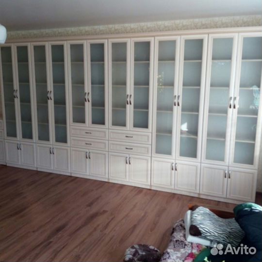 Шкаф витрина