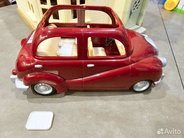 Sylvanian families красный семейный автомобиль