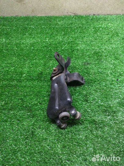 Ролик сдвижной двери правый Mercedes Vito W639