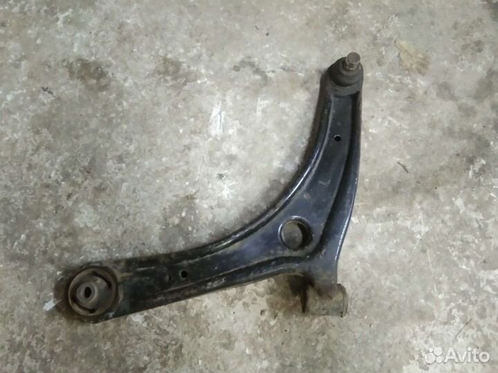 Рычаг передний левый Митсубиси Аутлендер XL