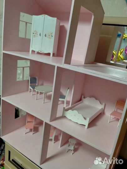 Домик кукольный с мебелью