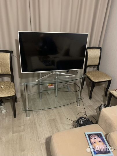 Стеклянная тумба под тв