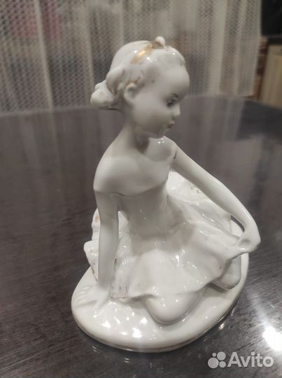 Статуэтка юная балерина