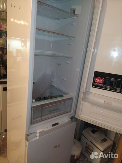 Продам холодильник Аристон BCB 33 AA RU