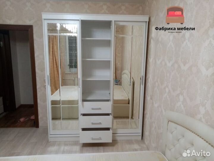 Шкаф