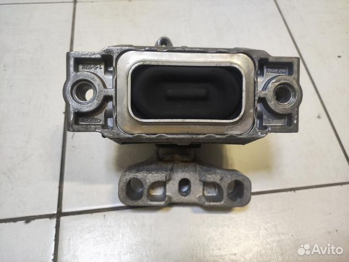 Опора двигателя правая Volkswagen Passat CC 358