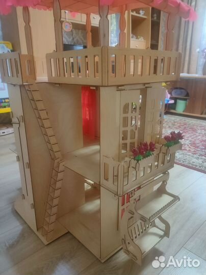 Домик кукольный с мебелью