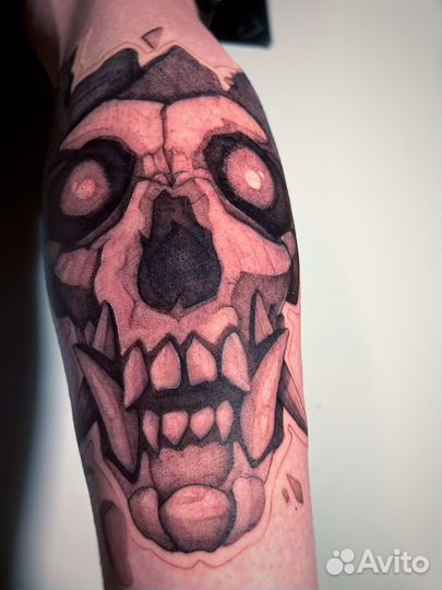 Мастер татуировки