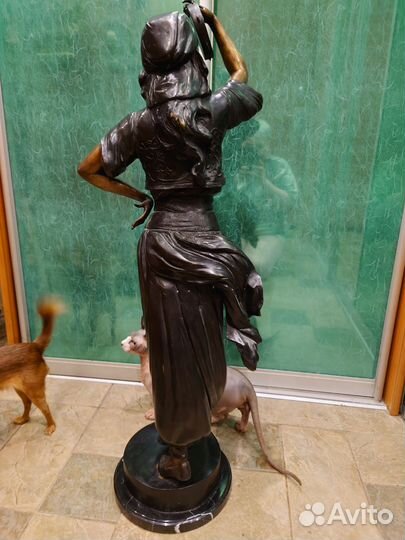 Антикварная бронзовая статуя Leon Pilet 105 см