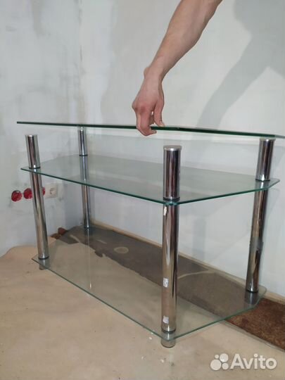 Стеклянный журнальный столик