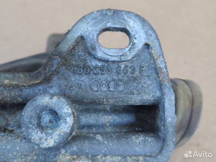 Кронштейн глушителя Audi A4 B6 2000-2005