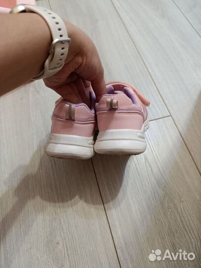 Кроссовки для девочки 28