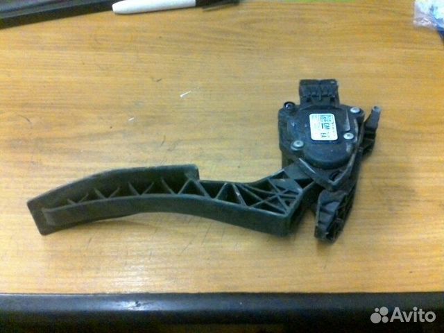 Педаль газа Opel Astra J A16XER 2011