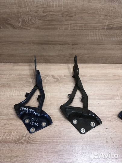 Петля капота Фольксваген Тоуарег 2004