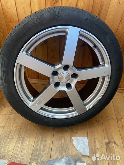 Kumho Ecsta HS51 235/45 R18