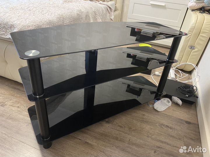 Тумба под телевизор стеклаянная