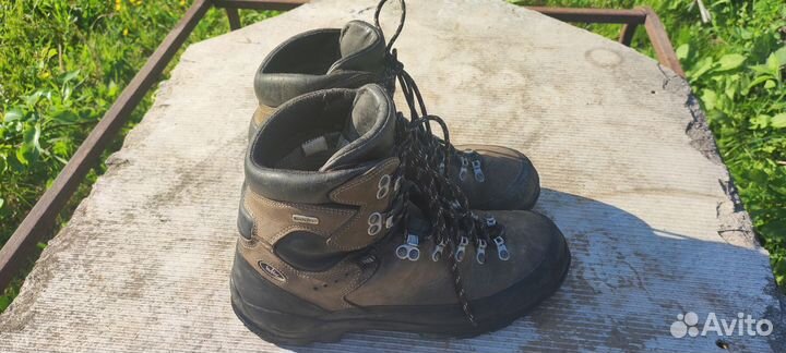 Трекинговые ботинки lomer