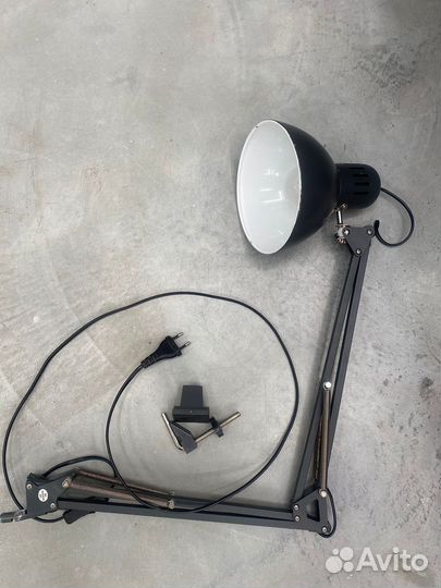 Настольная лампа