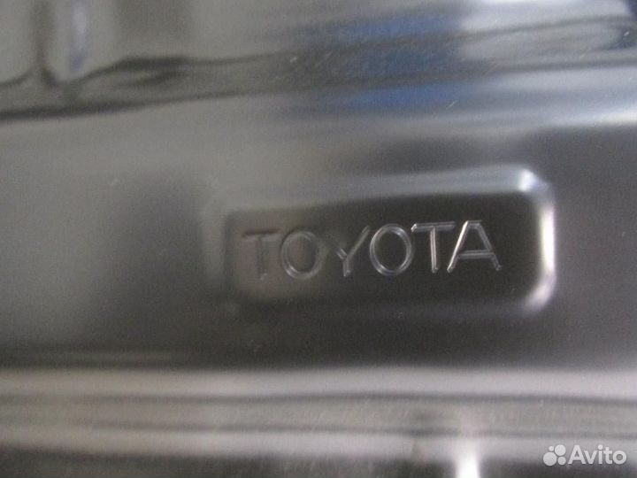 Капот Toyota Land Cruiser